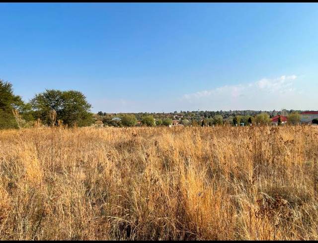 LAND FOR SALE IN BEAULIEU